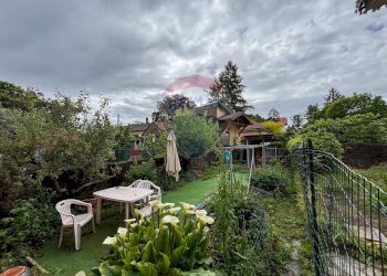 Giardino - Casa semi indipendente Vicolo Piatti
 
10, Viggiù - foto 7