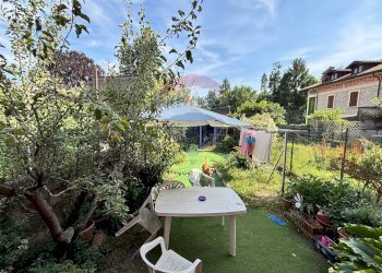 Giardino - Casa semi indipendente Vicolo Piatti
 
10, Viggiù - foto 9