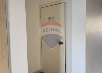 Hall / corridoio - Commercial Premises Via Caravaglios
 
46, Castelvetrano - photo 14