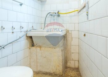 Bagno - Quadrilocale Via Eleonora D'Angiò
 
46, Catania - foto 17