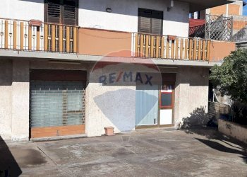 Edificio all\'aperto - Laboratorio Via Che Guevara
 
105, Belpasso - foto 1