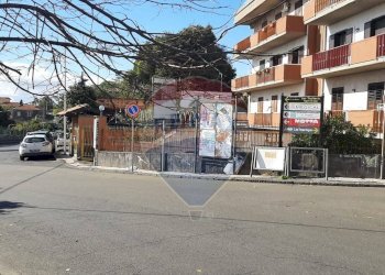 Edificio all\'aperto - Laboratorio Via Che Guevara
 
105, Belpasso - foto 12