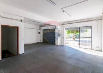 Stanza vuota - Commercial Premises Via Lo Jacono Francesco
63/65, Sant'Agata Li Battiati - photo 2