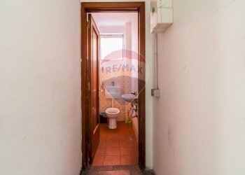 Hall / corridoio - Commercial Premises Via Lo Jacono Francesco
63/65, Sant'Agata Li Battiati - photo 11