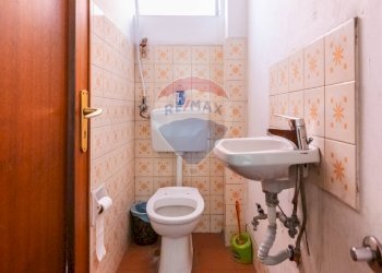 Bagno - Commercial Premises Via Lo Jacono Francesco
63/65, Sant'Agata Li Battiati - photo 12