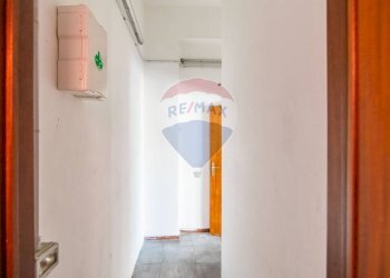 Hall / corridoio - Commercial Premises Via Lo Jacono Francesco
63/65, Sant'Agata Li Battiati - photo 13