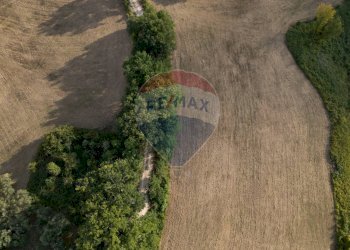 Vista drone strada/rudere 02 - Terreno agricolo Via Giardino Campioli 10
snc, Terre Roveresche - foto 13
