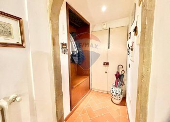 Ingresso - Quadrilocale Piazza Camillo Benso Cavour
 
6, Barberino di Mugello - foto 2