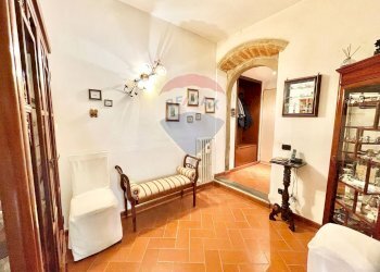 Hall / corridoio - Quadrilocale Piazza Camillo Benso Cavour
 
6, Barberino di Mugello - foto 3