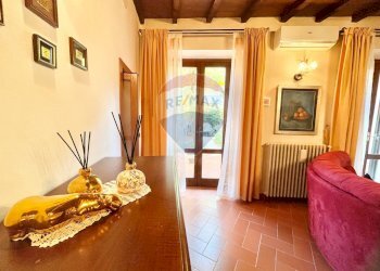 Soggiorno - Quadrilocale Piazza Camillo Benso Cavour
 
6, Barberino di Mugello - foto 5