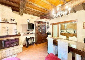 Sala da pranzo - Quadrilocale Piazza Camillo Benso Cavour
 
6, Barberino di Mugello - foto 6