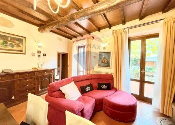 Soggiorno - Quadrilocale Piazza Camillo Benso Cavour
 
6, Barberino di Mugello - foto 12