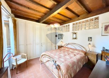 Camera matrimoniale - Quadrilocale Piazza Camillo Benso Cavour
 
6, Barberino di Mugello - foto 17