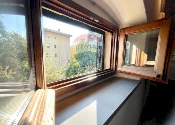 Finestra con vista giardino - Quadrilocale Piazza Camillo Benso Cavour
 
6, Barberino di Mugello - foto 24