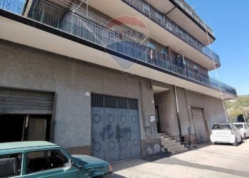 Edificio all\'aperto - Appartamento via Bachelet
 
7, Adrano - foto 1