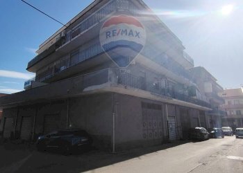 Edificio all\'aperto - Appartamento via Bachelet
 
7, Adrano - foto 4