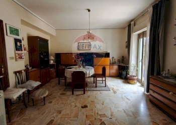 Sala da pranzo - Appartamento via Bachelet
 
7, Adrano - foto 36