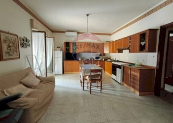 Sala da pranzo - Appartamento via Bachelet
 
7, Adrano - foto 37