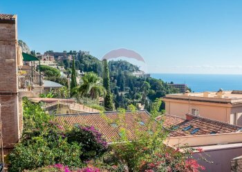 Edificio all\'aperto - Quadrilocale Corso Umberto
 
198, Taormina - foto 1