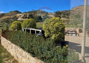 Vista delle montagne - Rustico contrada grotta nera
 
snc, Gagliano Castelferrato - foto 13