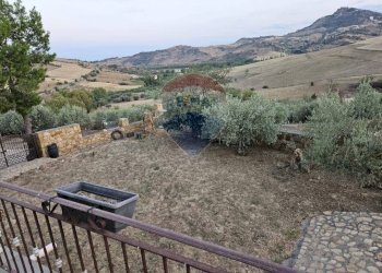Vista delle montagne - Rustico contrada grotta nera
 
snc, Gagliano Castelferrato - foto 34
