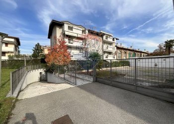 Edificio all\'aperto - Trilocale Via Sant'Anna
 
26, Arese - foto 2