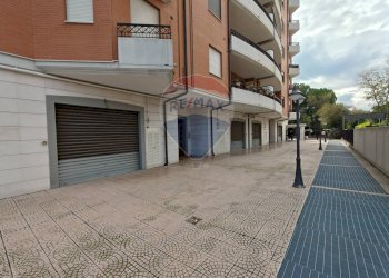 Edificio all\'aperto - Quadrilocale Via Antonio Gramsci
 
107, Foggia - foto 33