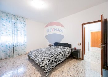 Camera / camera da letto - Quadrilocale Via Nello Catellani
 
3, Guastalla - foto 17