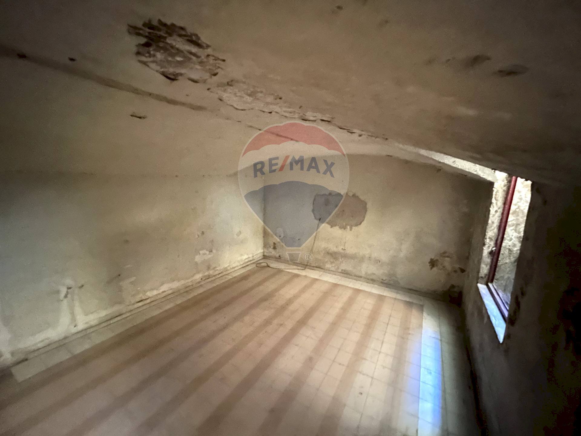 Stanza vuota - Commercial Premises Via Filippo Cavolino
 
13, Napoli - photo 2