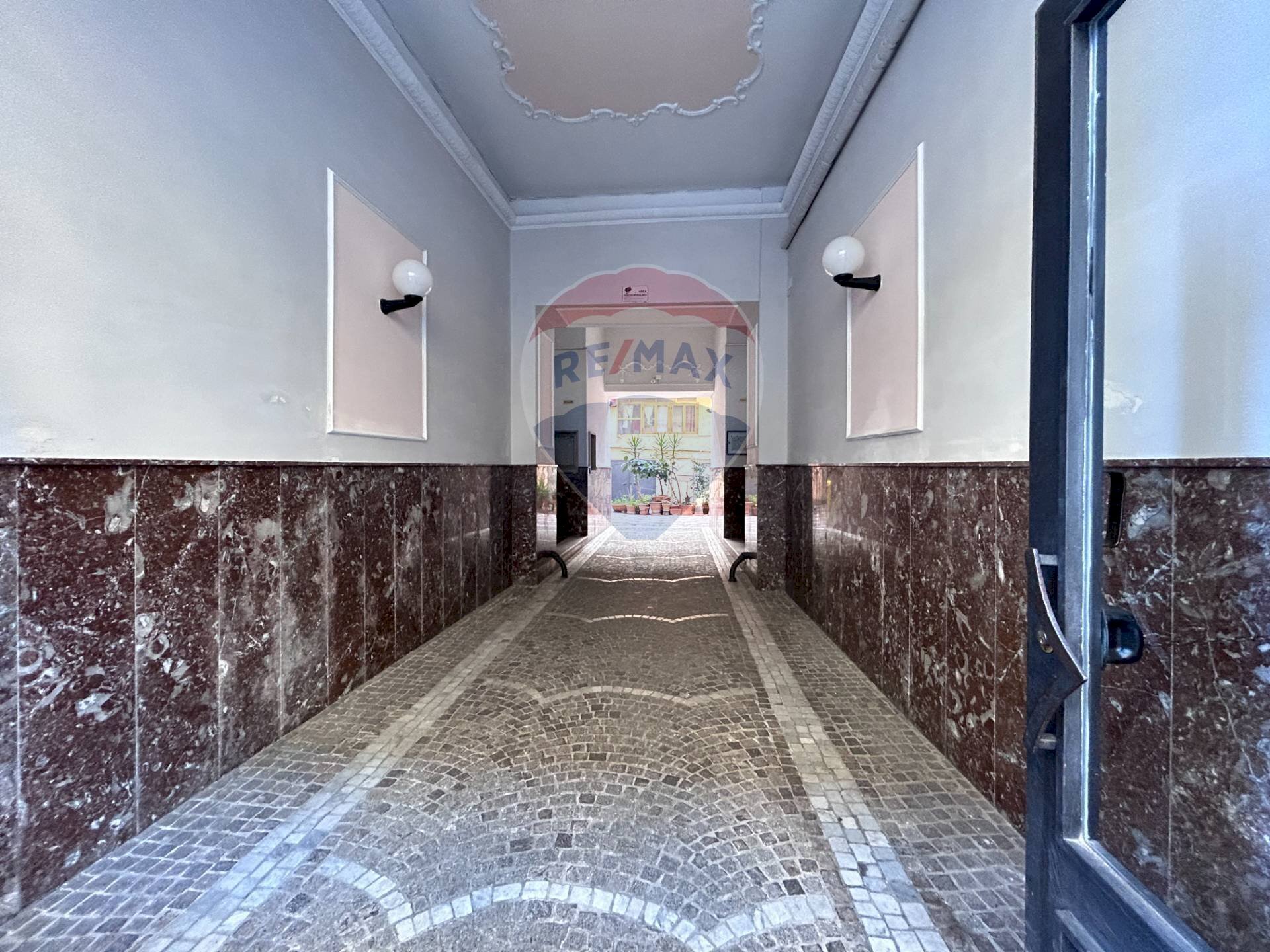 Parcheggio - Commercial Premises Via Filippo Cavolino
13, Napoli - photo 3