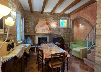 Sala da pranzo - Casa semi indipendente Rovescala - foto 1