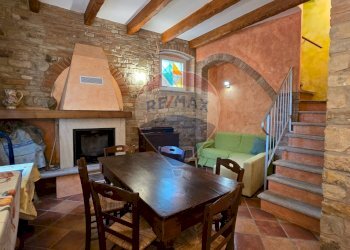 Sala da pranzo - Casa semi indipendente Rovescala - foto 4