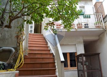 Scale - Appartamento Piazzaa Roma
 
4, Paupisi - foto 7