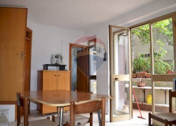 Sala da pranzo - Appartamento Piazzaa Roma
 
4, Paupisi - foto 9