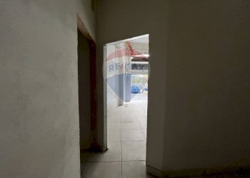 Hall / corridoio - Negozio Viale Margherita
 
32, Napoli - foto 7