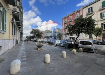 Edificio all\'aperto - Negozio Viale Margherita
 
32, Napoli - foto 13