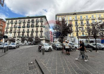 Edificio all\'aperto - Quadrilocale Via Settimo Duchesca
 
49, Napoli - foto 1