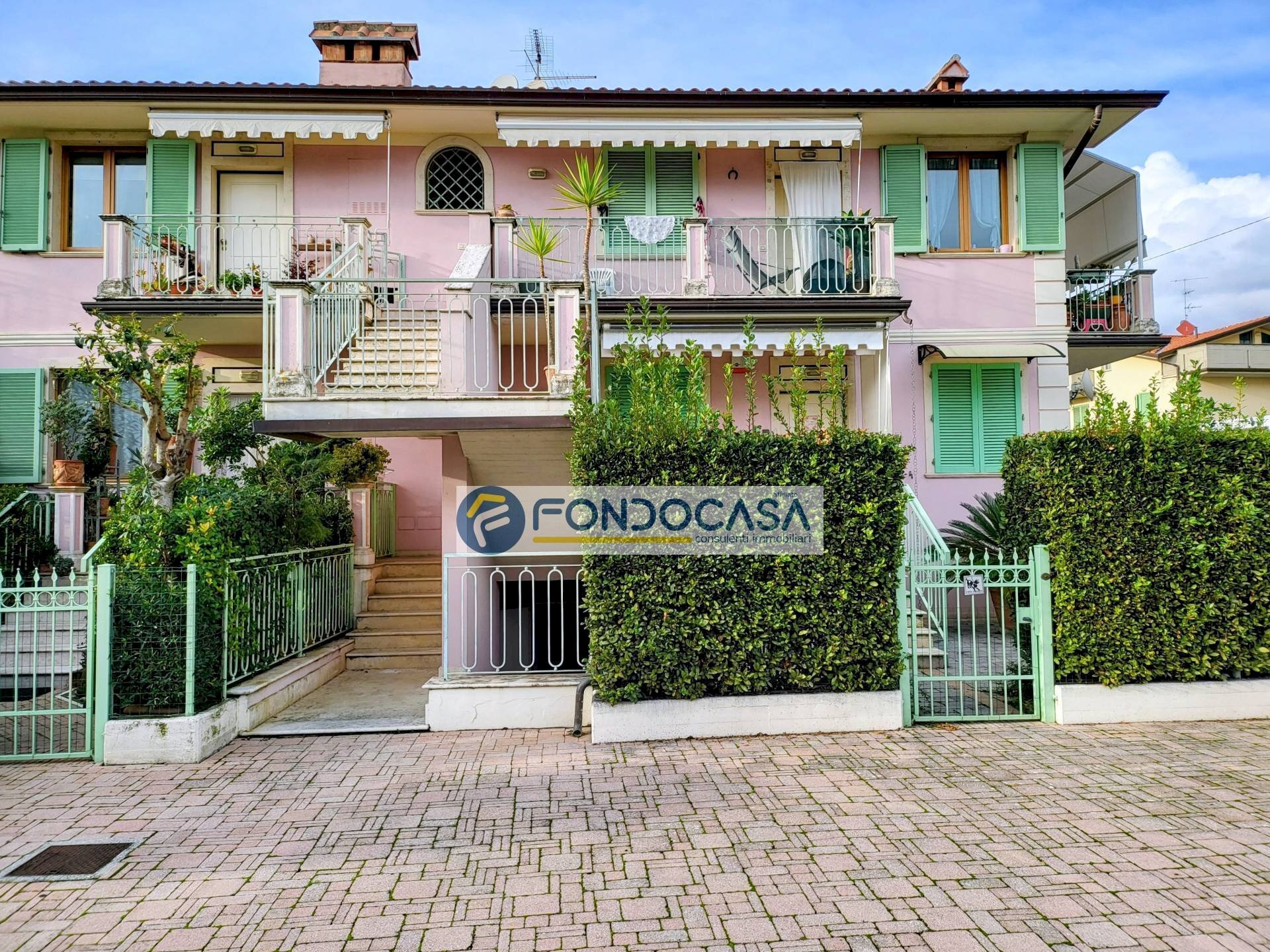 esterno - Quadrilocale Viale Roma
 
114, Massa - foto 1