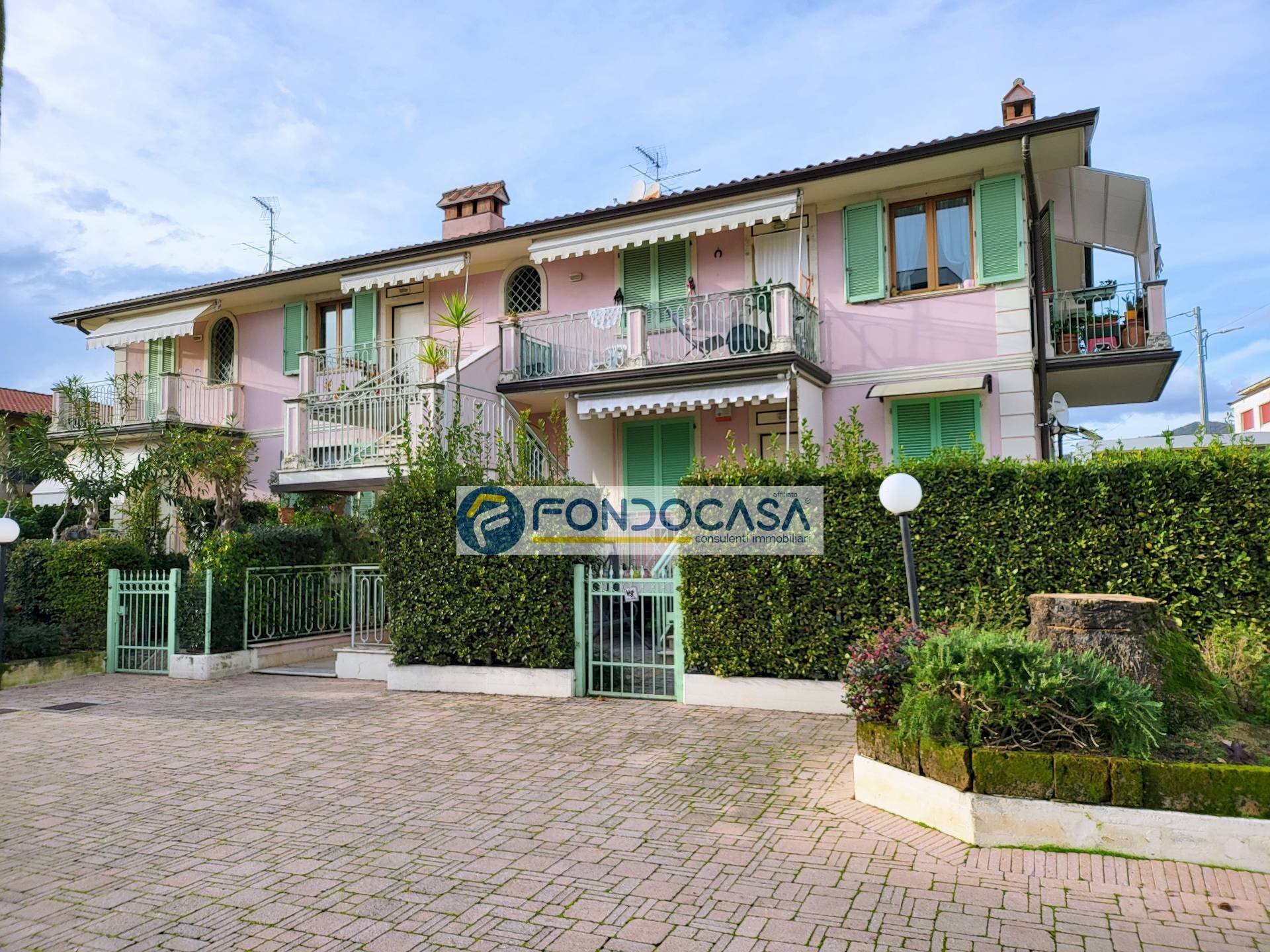 esterno - Quadrilocale Viale Roma
 
114, Massa - foto 2