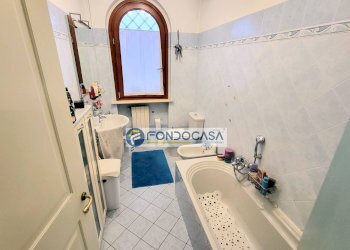 bagno - Quadrilocale Viale Roma
 
114, Massa - foto 9