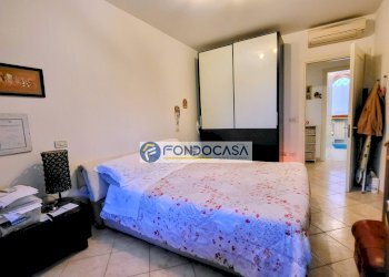 camera matrimoniale - Quadrilocale Viale Roma
 
114, Massa - foto 12