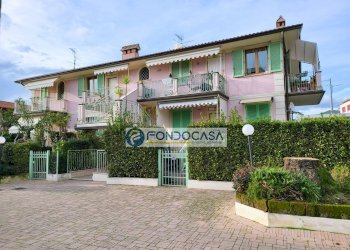 esterno - Quadrilocale Viale Roma
 
114, Massa - foto 2