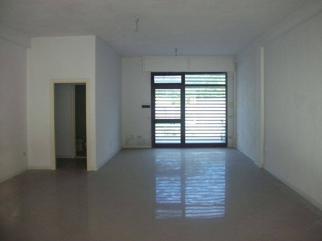 Foto 2 - Attività Commerciale Via Di Salviano
 
54, Livorno - foto 2