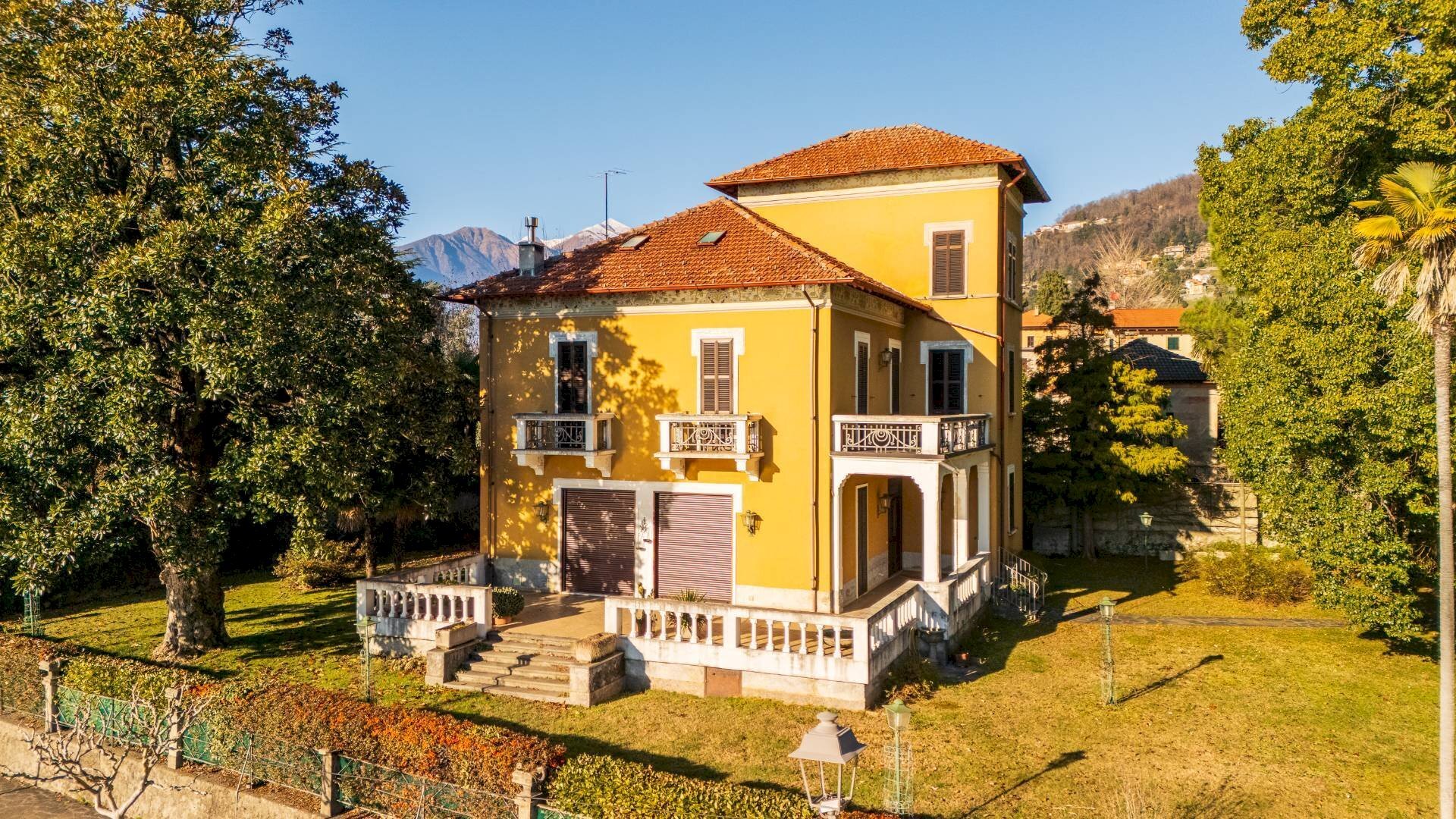 Foto 1 - Villa Viale Giuseppe Garibaldi
 
68, Maccagno con Pino e Veddasca - foto 1