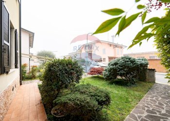 Giardino - Villa a Schiera Via Edison
 
16, Porto Mantovano - foto 5