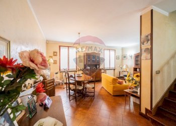 Sala da pranzo - Villa a Schiera Via Edison
 
16, Porto Mantovano - foto 9