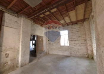 Stanza vuota - Rustico Via G. Marconi
 
57, Alzano Lombardo - foto 27