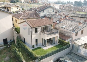 Casa all\'aperto - Rustico Via G. Marconi
 
57, Alzano Lombardo - foto 1