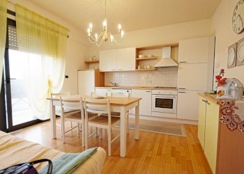 Cucina - Bilocale via Alba, 67, Mondovì - foto 1