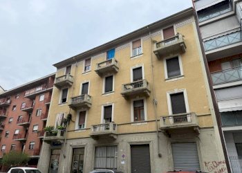 Facciata - Box via Monte Rosa, 110, Torino (zona Barriera Milano) - foto 1